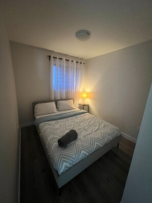 1 bedroom, iron/ironing board, WiFi, bed sheets - Comfortable Private Room – Central Winnipeg (Winnipeg)