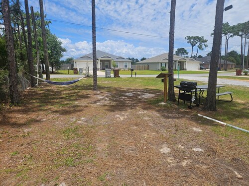 Serene campground in Navarre perfect for outdoor adventures