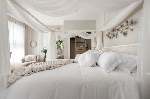 Petal & Bloom Farmhouse w/ Speakeasy Lounge!