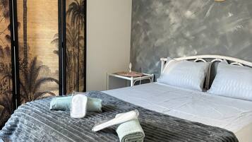 2 bedrooms, internet, bed sheets