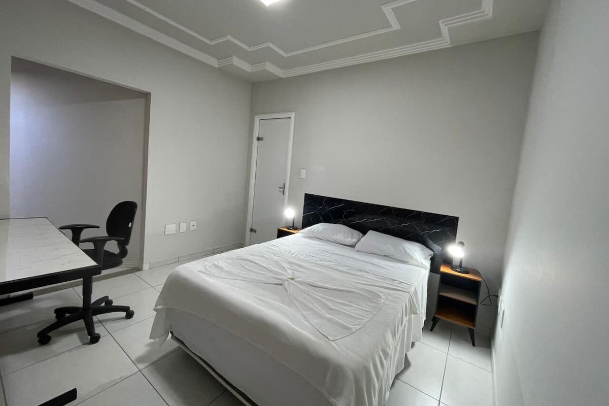 Superior Suite, Mountain View | Desk, laptop workspace, bed sheets