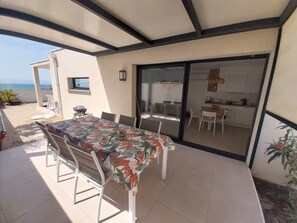 Outdoor dining - Vrbo Property (Agde)