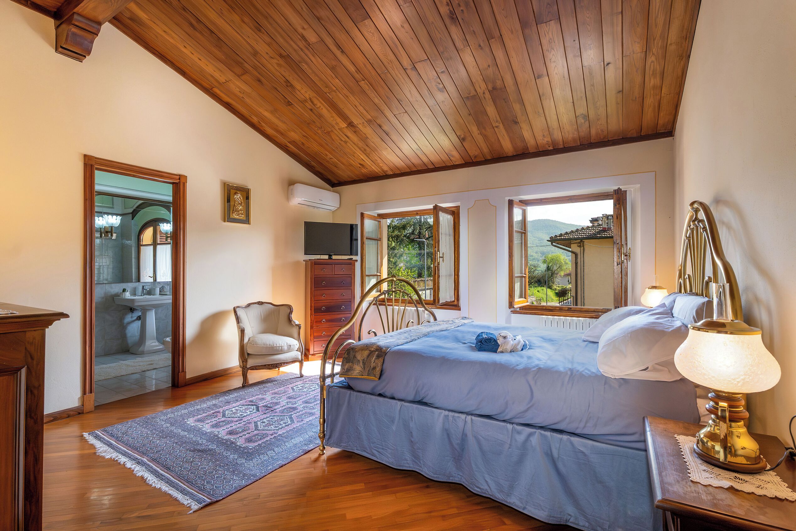 5 chambres, bureau, Wi-Fi gratuit, draps fournis
