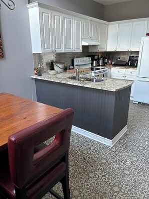 Private kitchen - Modern and updated condo in London's Westmount neighbourhood. (London)