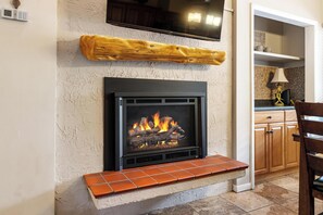 Interior - Enjoy Summer just off Mtn Villa pool, sleeps 12, spacious condo (Boyne Falls)