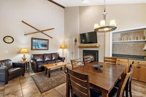 Interior - Enjoy Summer just off Mtn Villa pool, sleeps 12, spacious condo (Boyne Falls)