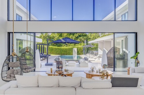 Villa Palm Breeze