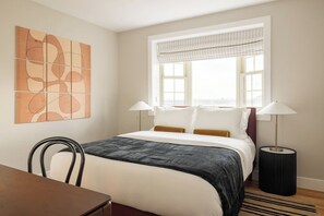 5 bedrooms, desk, iron/ironing board, free WiFi - Cozy Luxe Getaway Near Trails + Town (Arvada)