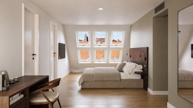 Quarto com cama, escrivaninha, cadeira e televisão.