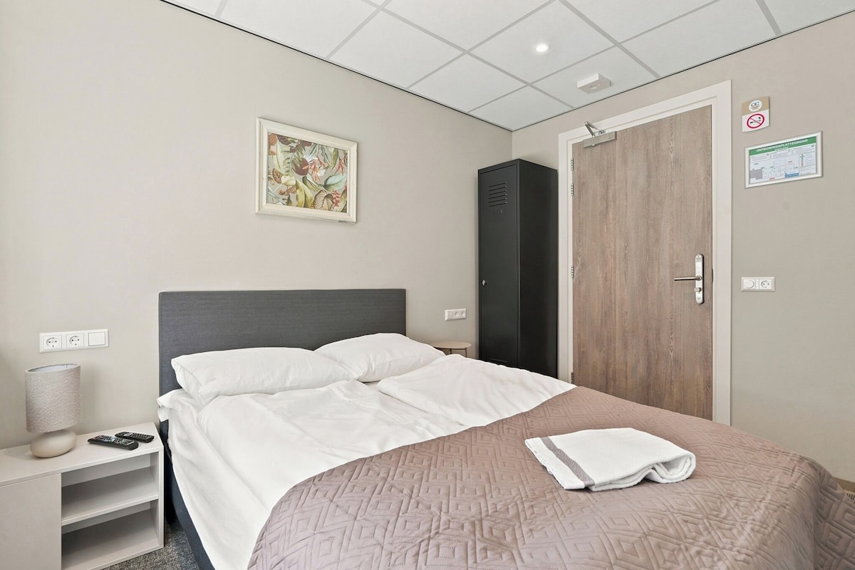 Caja de seguridad en la habitación, wifi gratis y ropa de cama 