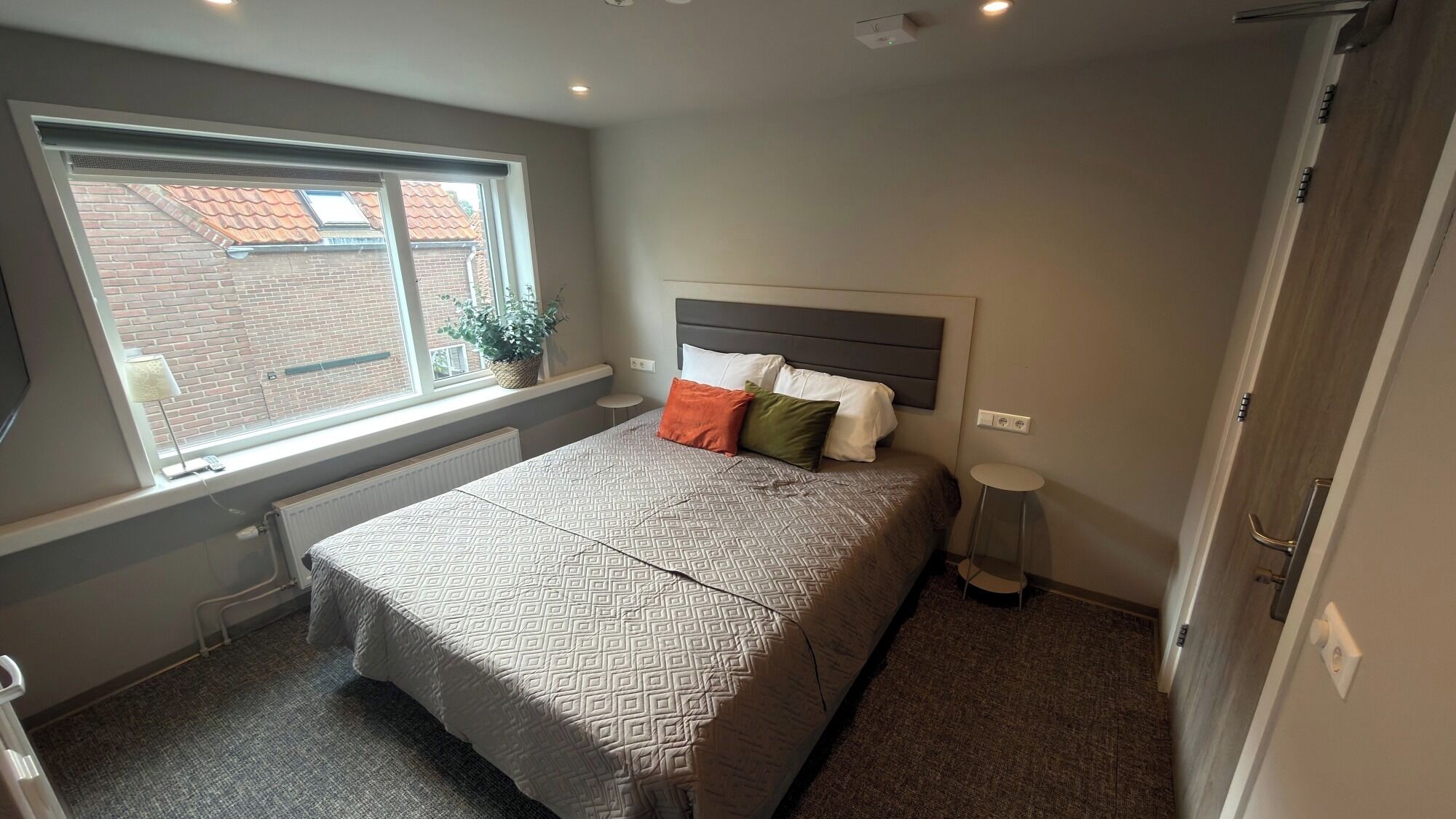 Twin Room | In-room safe, free WiFi