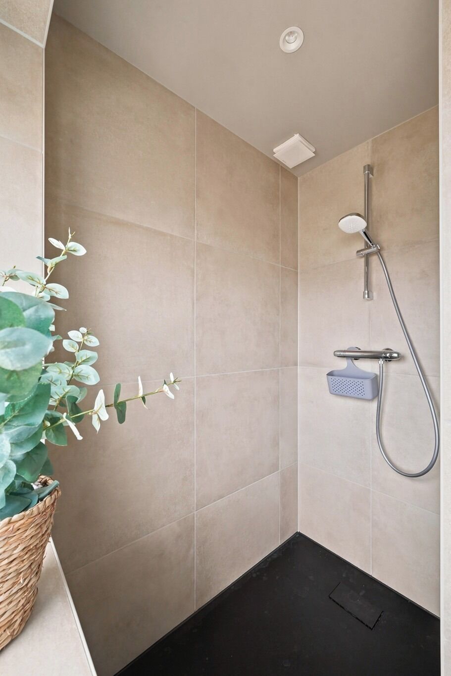 Deluxe Double Room | Bathroom | Shower, towels, soap