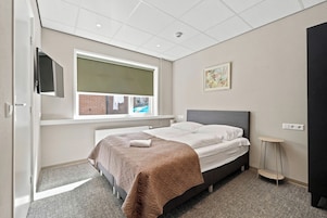 In-room safe, WiFi (free), bed sheets