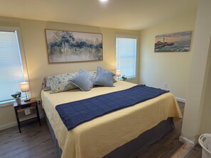3 bedrooms, iron/ironing board, WiFi, bed sheets - Beautiful 3-bedroom apartment in welcoming Trenton - minutes to Acadia! (Trenton)