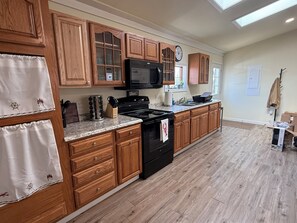 Private kitchen - Beautiful 3-bedroom apartment in welcoming Trenton - minutes to Acadia! (Trenton)