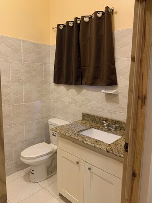 Shower, towels, soap, toilet paper - Quiet, tranquil, secluded 3-bedroom apartment with AC, in charming Duncan Bay. (Duncans)