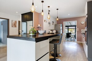 Dining - Holiday Home “Lilas NO” with Terrace, Private Garden, and Wi-Fi (Barbâtre)