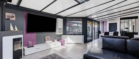 TV, fireplace, table tennis