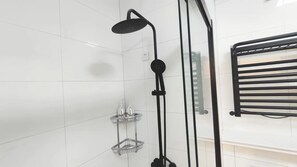 Suíte conforto, vista para a cidade | Banheiro