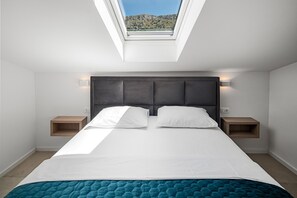 A bedroom with a skylight, a large bed, two bedside tables, and a view of the outdoors. - Seaview Villa Diamond, 7-bedroom villa Just 500 Meters from the Beach (Dugi Rat)