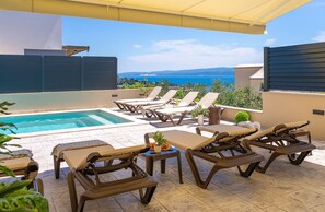 A rooftop pool area with lounge chairs and a view of the sea. - Seaview Villa Diamond, 7-bedroom villa Just 500 Meters from the Beach (Dugi Rat)