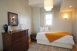 3 bedrooms, iron/ironing board, WiFi, bed sheets - Elegant South Side Stay with Private Rooftop (Pittsburgh)