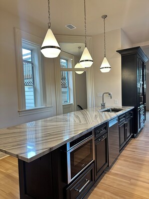 Private kitchen - Elegant South Side Stay with Private Rooftop (Pittsburgh)