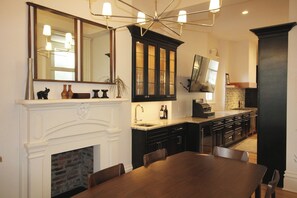 Dining - Elegant South Side Stay with Private Rooftop (Pittsburgh)
