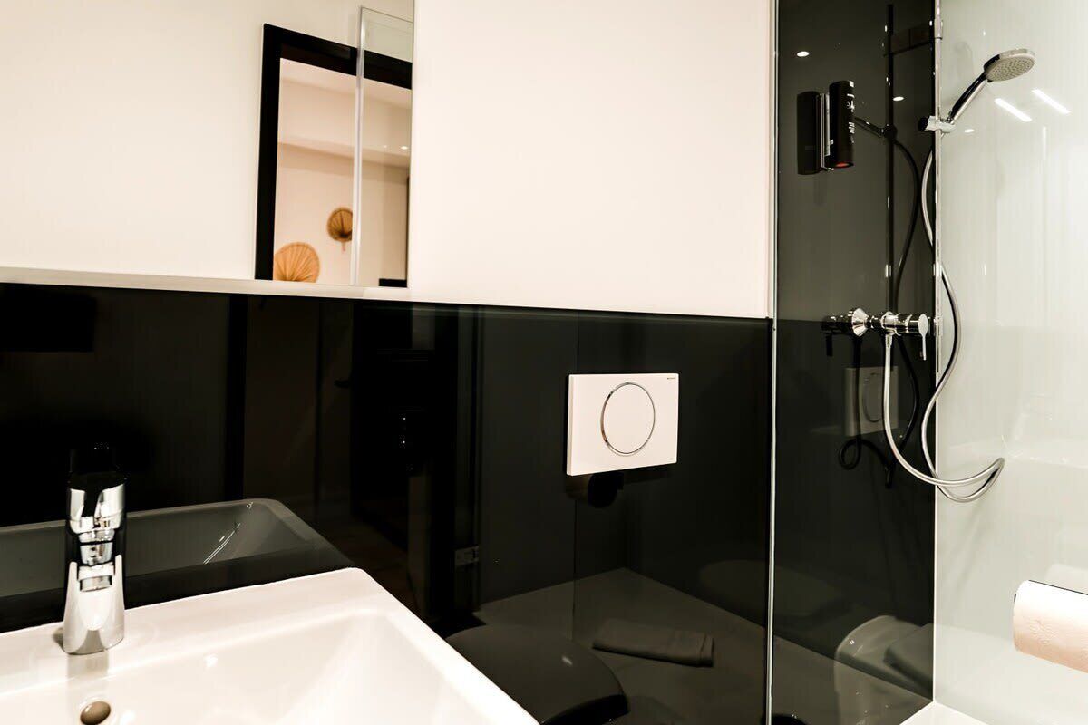 Shower, hair dryer, towels, shampoo