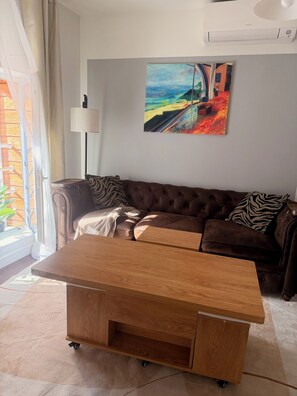 Living area - Vrbo Property (Crécy-la-Chapelle)