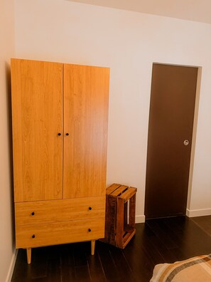 Iron/ironing board, WiFi, bed sheets - Vrbo Property (Crécy-la-Chapelle)