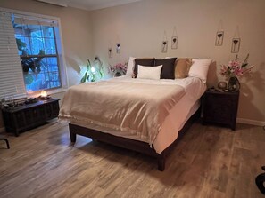 Internet, bed sheets - Creek Side House w Hottub, On-Site Sauna/Tea Shop/Market, Edge of Natl Forest (Barnardsville)