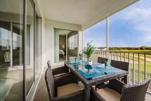 Outdoor dining - Luxurious  3-bedroom townhome Golf resort in quaint Davenport (Davenport)