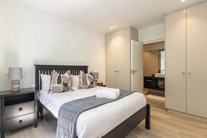2 dormitorios, tabla de planchar con plancha, Internet y ropa de cama