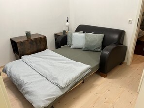 Iron/ironing board, WiFi - Guest House 'Cute Little Basement Apartment' with Wi-Fi (Hagenbüchach)