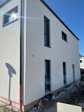 Exterior - Guest House 'Cute Little Basement Apartment' with Wi-Fi (Hagenbüchach)