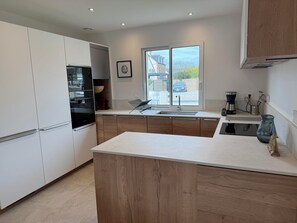 Private kitchen - House near the sea in the center of Etables-sur-Mer, close to the beaches. (Binic-Étables-sur-Mer)