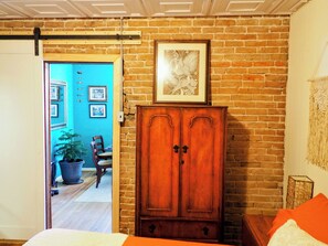 2 camere, una scrivania, Wi-Fi, lenzuola