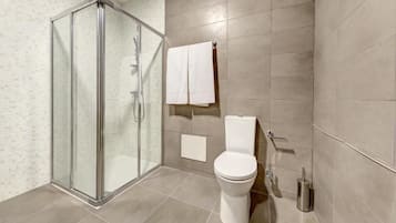 Double Room, Mobility Accessible, City View | Bathroom | Free toiletries, hair dryer, towels, shampoo