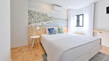 Premium-Zweibettzimmer, Stadtblick | Schreibtisch, laptopgeeigneter Arbeitsplatz, kostenloses WLAN
