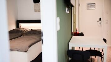 Schreibtisch, WLAN, Bettwäsche