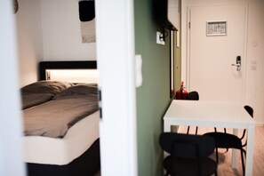 Skrivbord, wi-fi och sängkläder