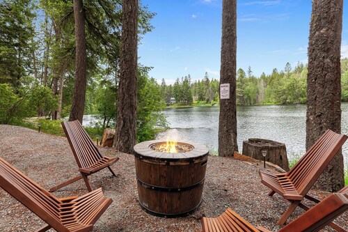 New Listing! Lakeside Retreat | Fire Pit | Deck with Lake View