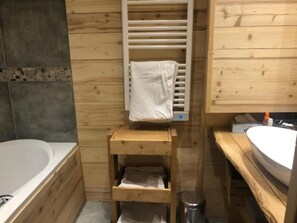 Bathroom - Apartment “Les Gentianes” Valley & Mountain View, 6 Guests, 3 Bedrooms (Chamrousse)