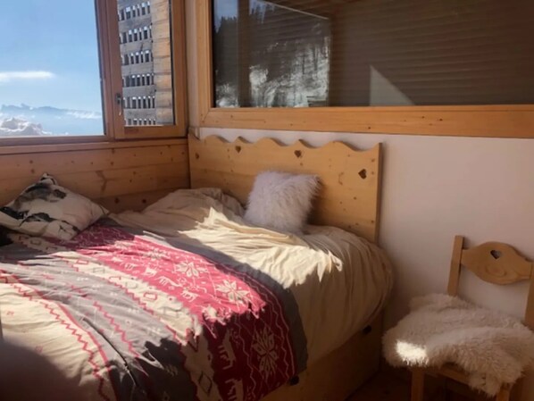 Room - Apartment “Les Gentianes” Valley & Mountain View, 6 Guests, 3 Bedrooms (Chamrousse)