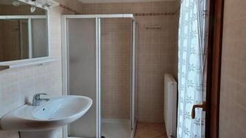 Studio Familial, vue jardin | Salle de bain