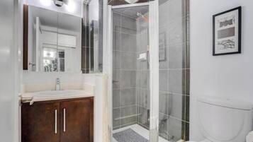 Condo, 3 Bedrooms, Accessible, Balcony | Bilik Mandi