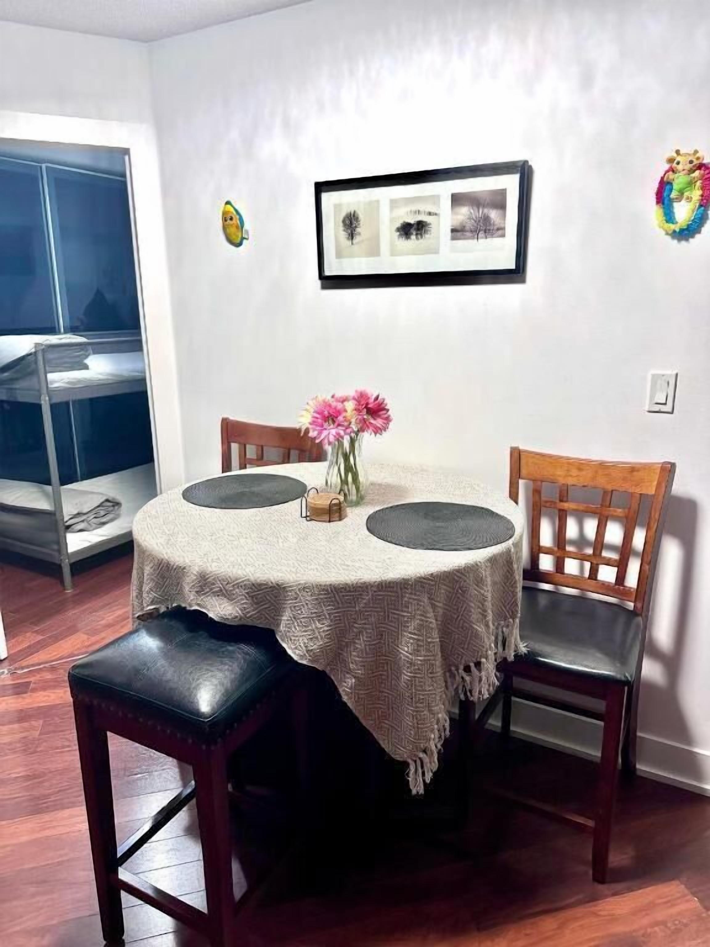 Appart'hôtel, 3 chambres, accessible aux personnes à mobilité réduite, balcon | Restauration