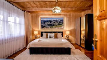 Chalet with Private Hot Tub | Iron/ironing board, free WiFi