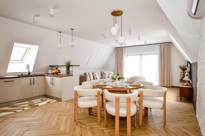 Apartment with Sauna | Dining